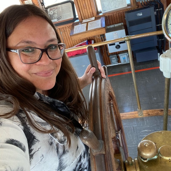 Meet your Posher, Nicole - Picture 1 of 1